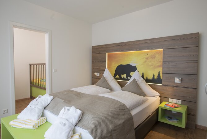 Bild von Zimmer mit anschließendem Kinderzimmer